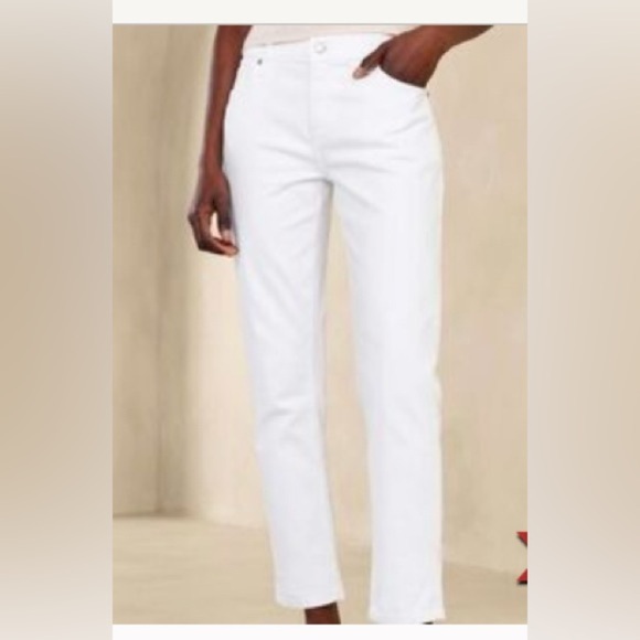 Banana Republic Denim - Banana Republic Girlfriend Jeans in Bone size 12 or 31
